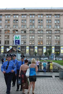 Нарядные киевские полицейские