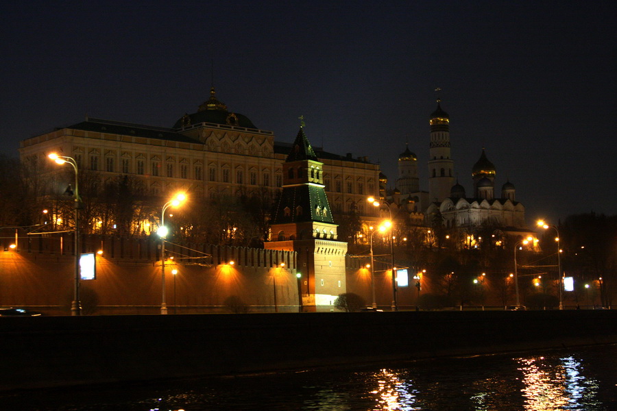 Прогулки по москве реке 2022. Вечерняя прогулка по Москве реке. Фото с теплохода по Москва реке ночью.