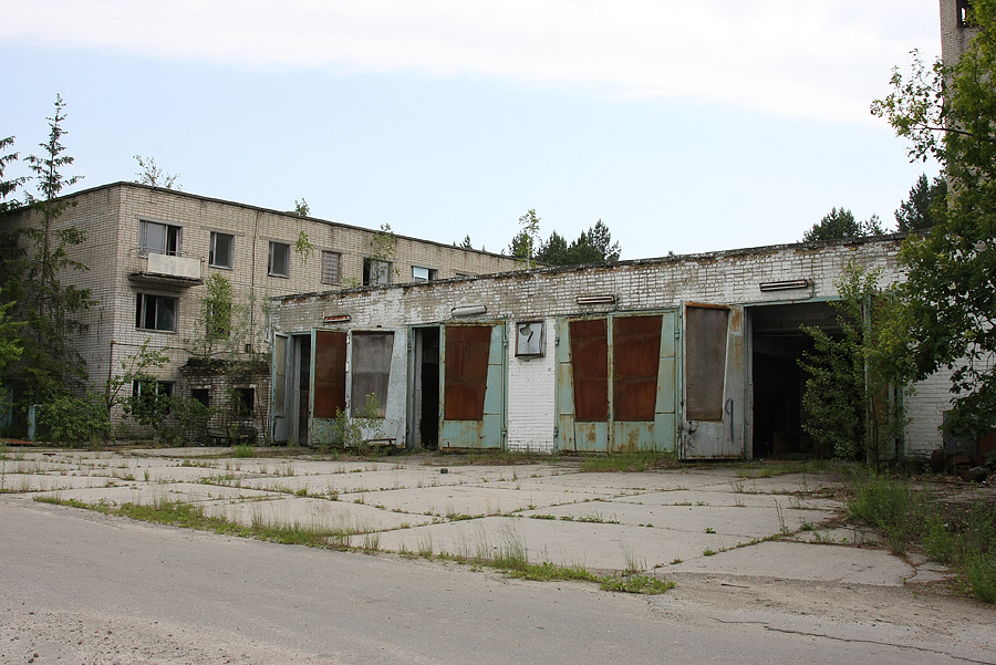 Улица территориальная. Пожарная станция в Припяти. Припять пожарная часть 1985. Припятская пожарная часть. СВПЧ.